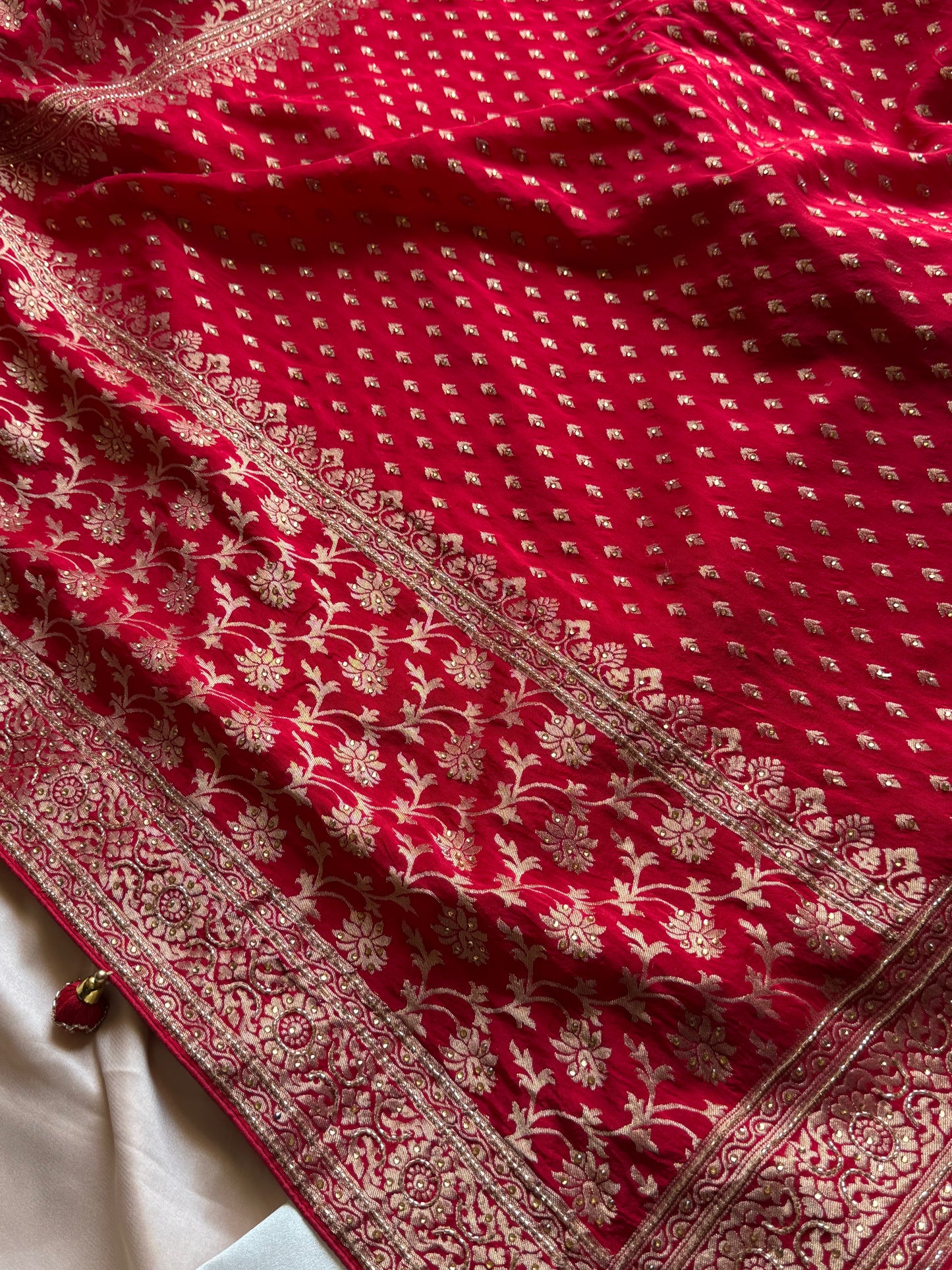 GULRANI – Royal Banarasi Silk Saree (Bridal Red)